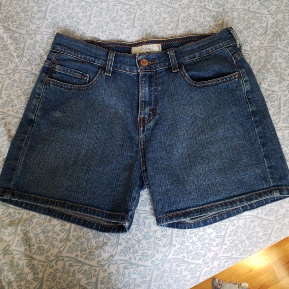 Levi's Denim Jean Shorts Comfy Not-too-short sz 4